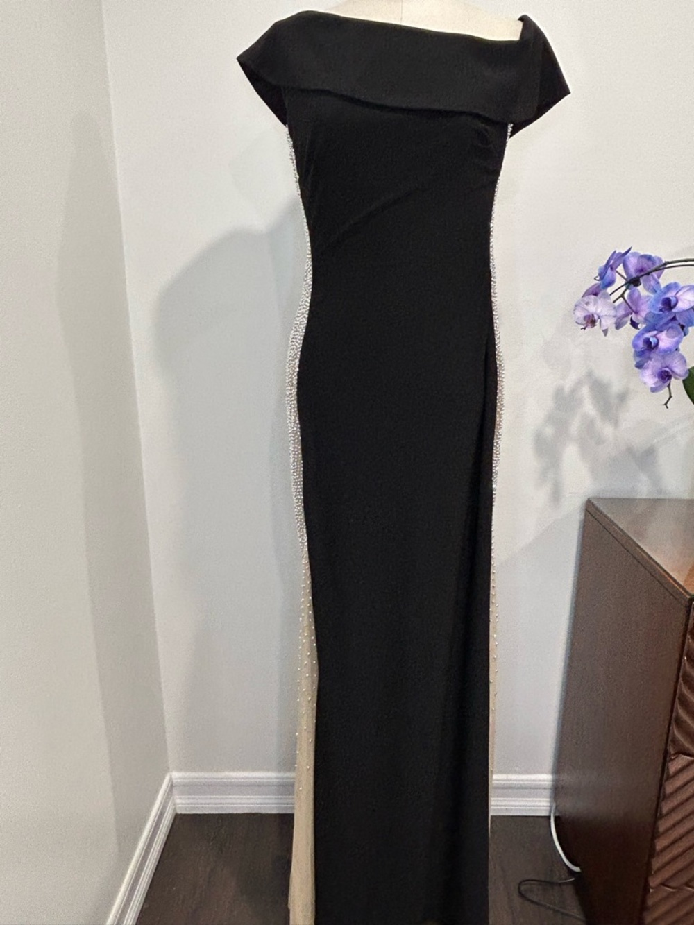XSCAPE - Crystal Mesh Detail One-Shoulder Sheath Detail Gown Size 12 - Picture 5 of 16